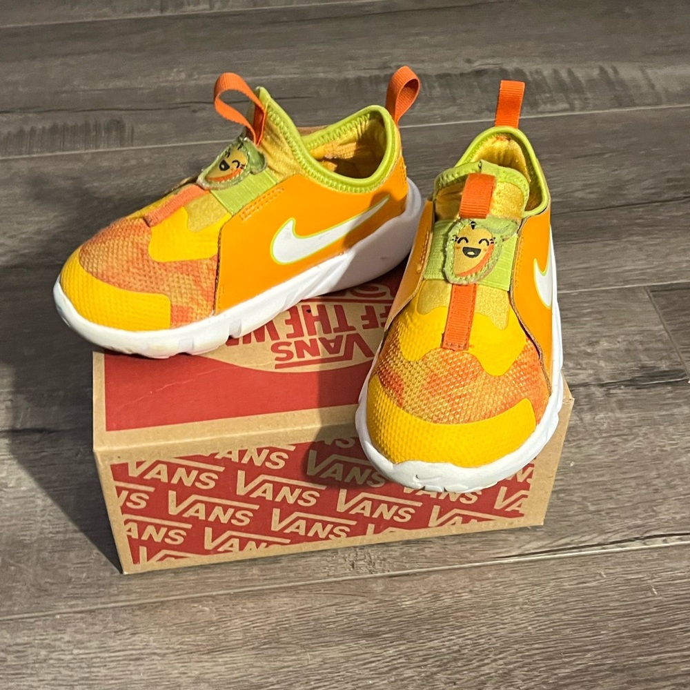 Yellow and Orange Mango Nike Flex Runner 2 Sz 10